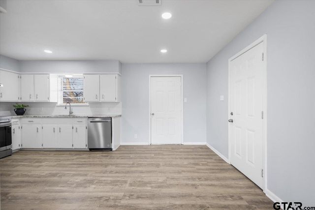 897 Christopher Dr, Whitehouse, TX 75791