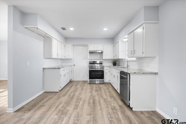 897 Christopher Dr, Whitehouse, TX 75791