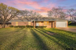 897 Christopher Dr, Whitehouse, TX 75791