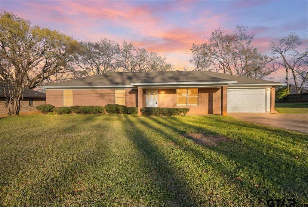 897 Christopher Dr, Whitehouse, TX 75791