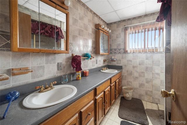 27483 Norma Drive, Warren, MI 48093