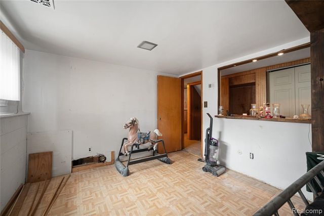 27483 Norma Drive, Warren, MI 48093