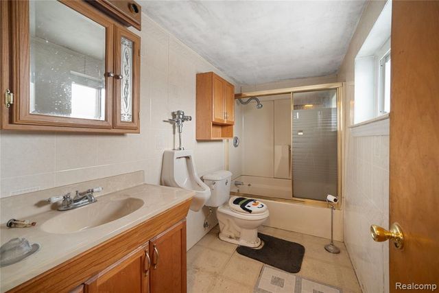 27483 Norma Drive, Warren, MI 48093