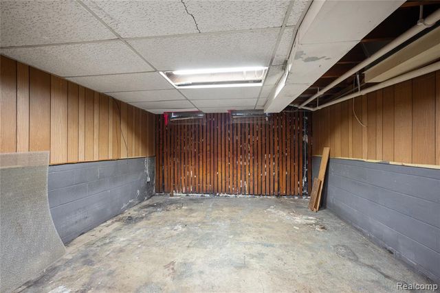 27483 Norma Drive, Warren, MI 48093