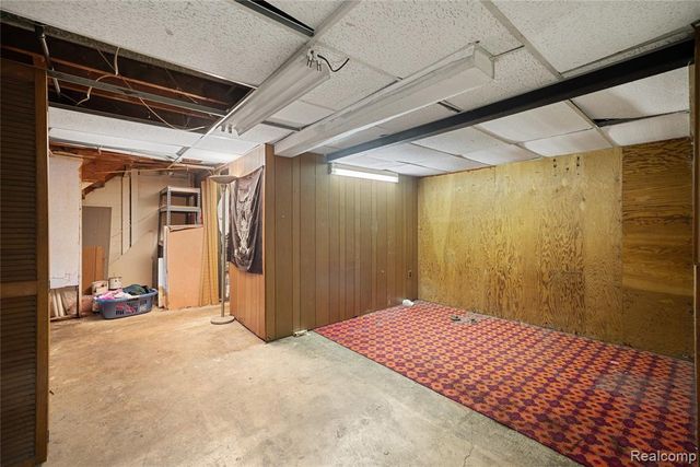 27483 Norma Drive, Warren, MI 48093