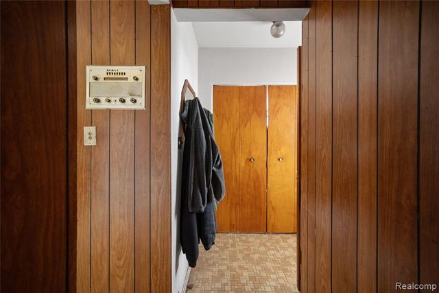 27483 Norma Drive, Warren, MI 48093