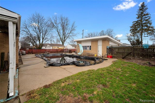 27483 Norma Drive, Warren, MI 48093