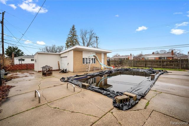 27483 Norma Drive, Warren, MI 48093