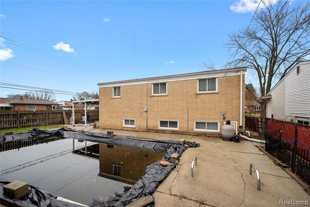 27483 Norma Drive, Warren, MI 48093