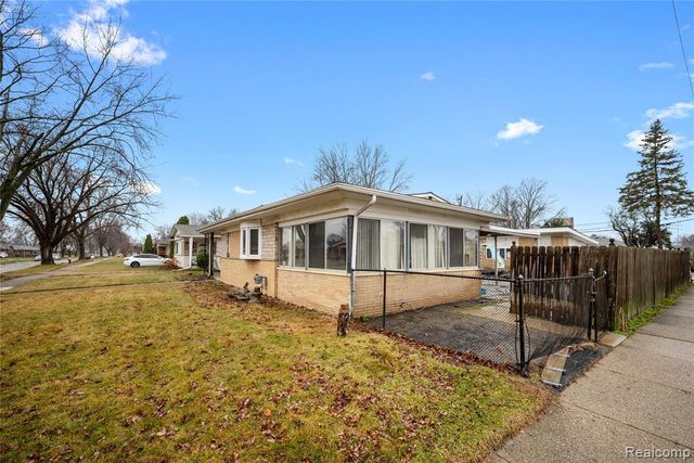 27483 Norma Drive, Warren, MI 48093