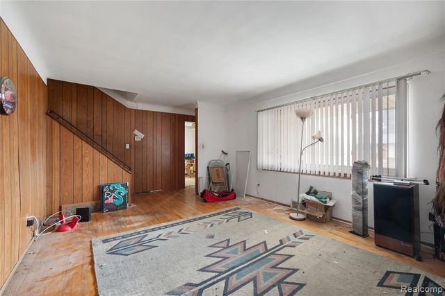 27483 Norma Drive, Warren, MI 48093