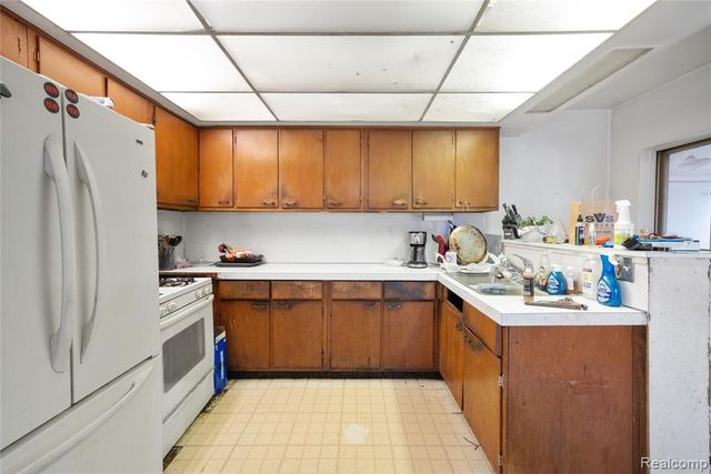 27483 Norma Drive, Warren, MI 48093