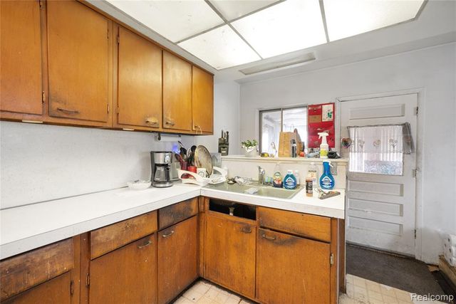 27483 Norma Drive, Warren, MI 48093