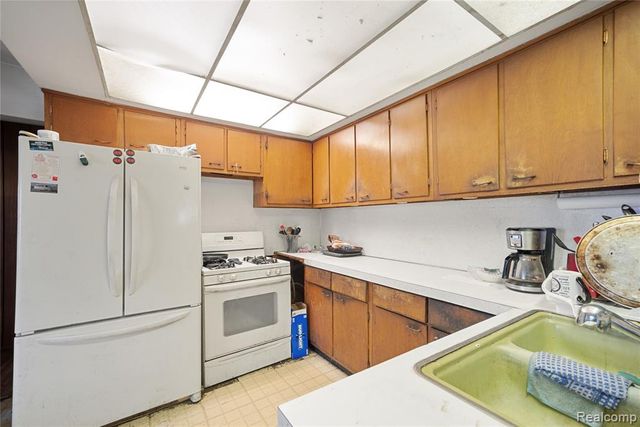 27483 Norma Drive, Warren, MI 48093