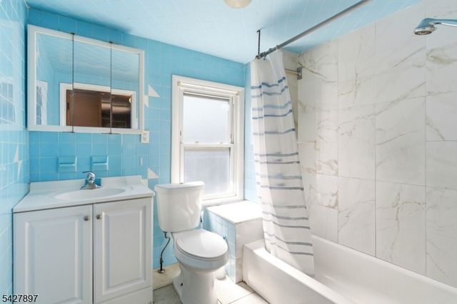 805 4Th Ave, Elizabeth City, NJ 07202