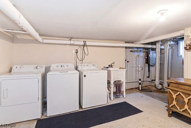 805 4Th Ave, Elizabeth City, NJ 07202