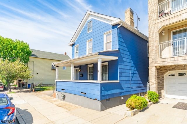 805 4Th Ave, Elizabeth City, NJ 07202