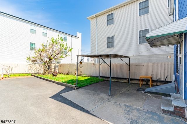 805 4Th Ave, Elizabeth City, NJ 07202