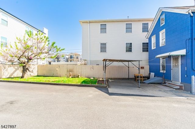 805 4Th Ave, Elizabeth City, NJ 07202