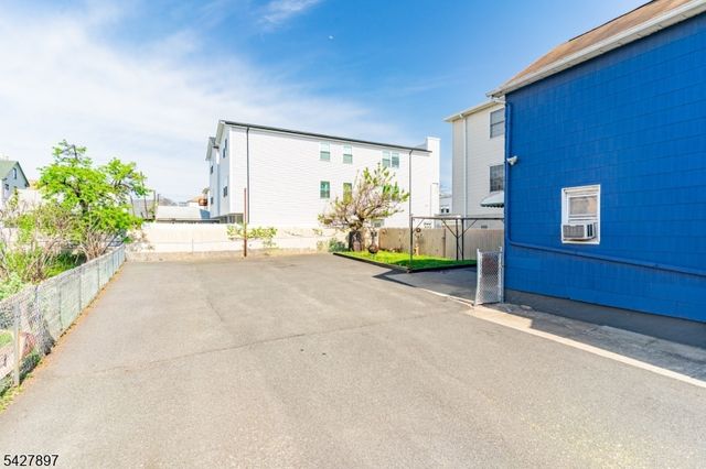 805 4Th Ave, Elizabeth City, NJ 07202