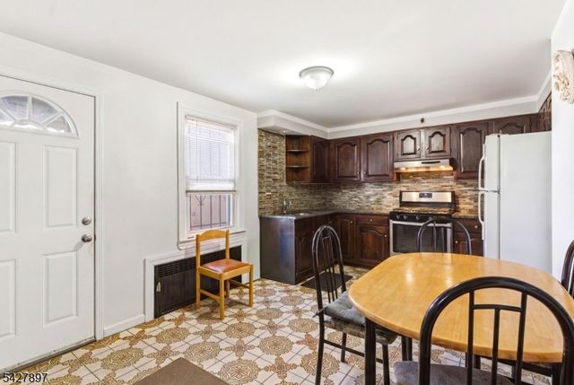 805 4Th Ave, Elizabeth City, NJ 07202