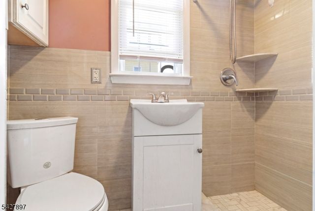 805 4Th Ave, Elizabeth City, NJ 07202