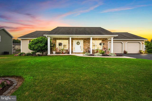 185 MASTERS DR, Denver, PA 17517