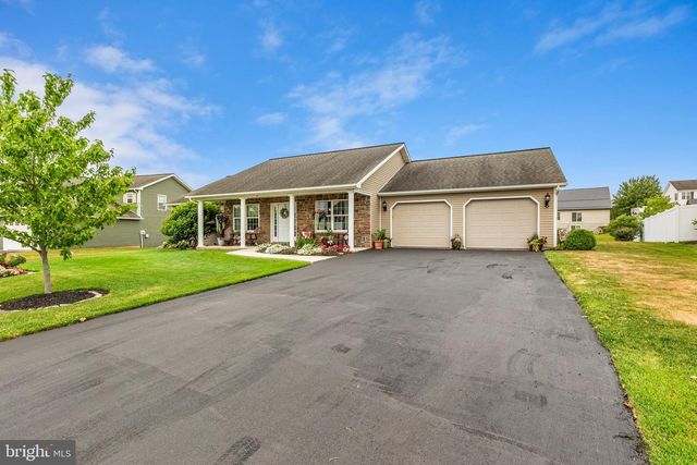 185 MASTERS DR, Denver, PA 17517
