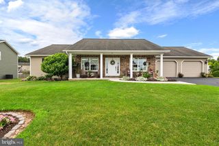 185 MASTERS DR, Denver, PA 17517