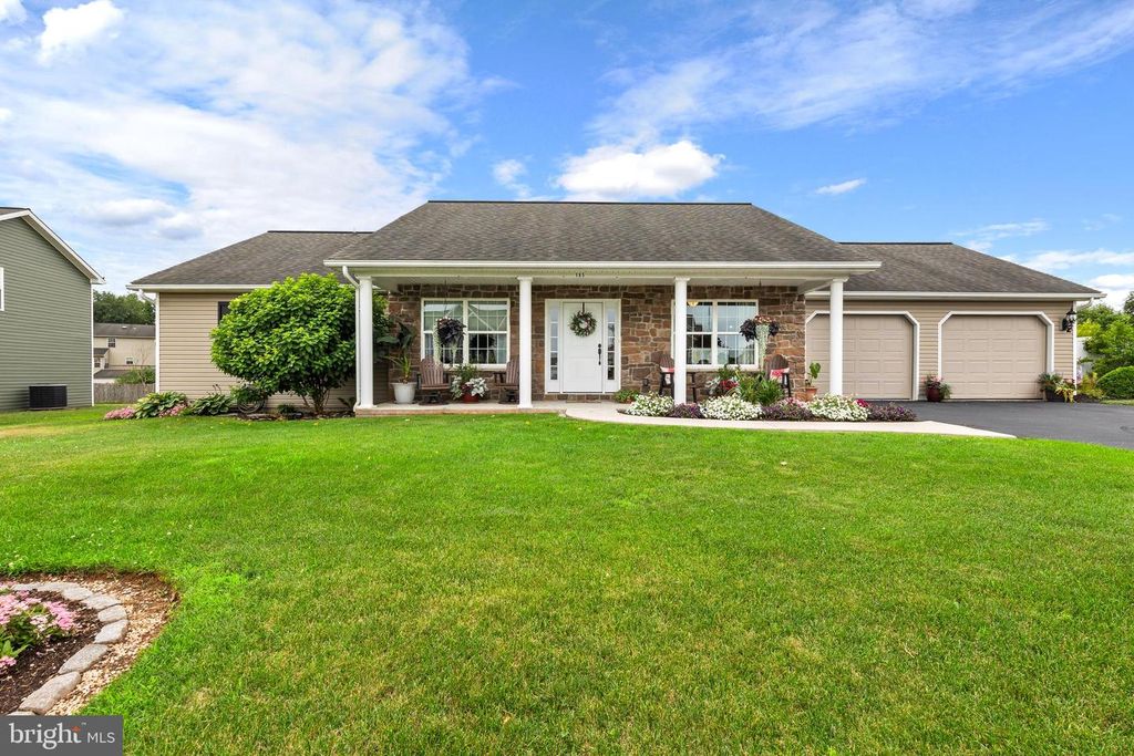 185 MASTERS DR, Denver, PA 17517