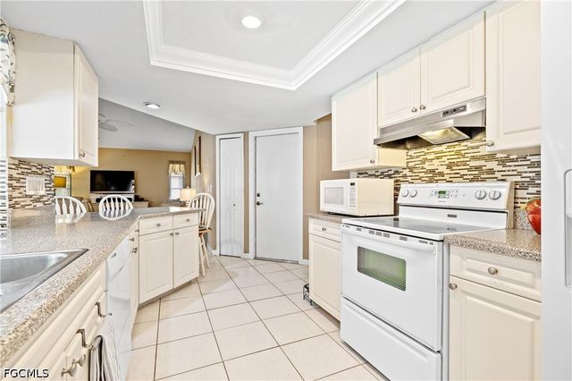 3906 SE 10th PL, Cape Coral, FL 33904