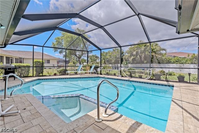 3906 SE 10th PL, Cape Coral, FL 33904