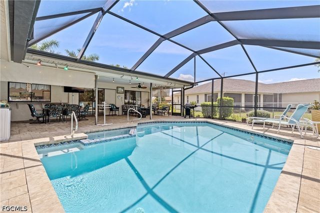 3906 SE 10th PL, Cape Coral, FL 33904