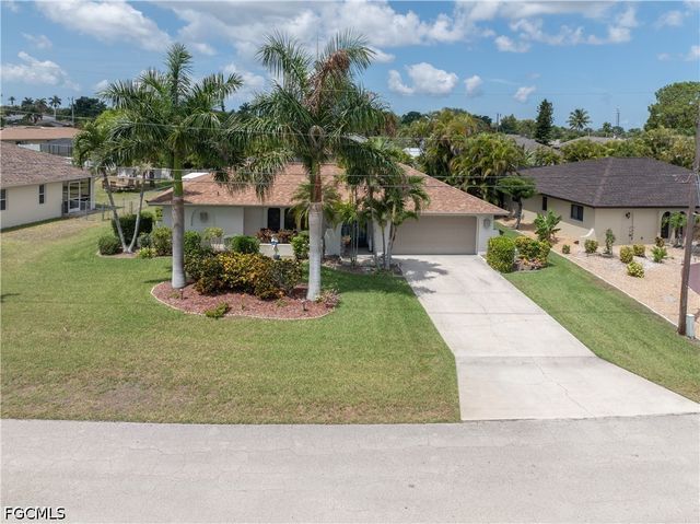 3906 SE 10th PL, Cape Coral, FL 33904