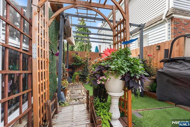 251 Palisade Avenue, Cliffside Park, NJ 07010
