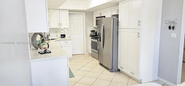 9721 SW 37th Ter 9723, Miami, FL 33165