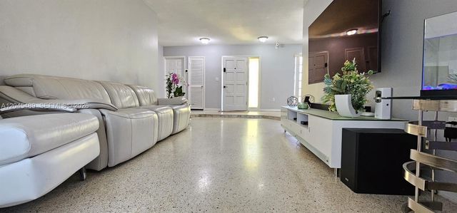 9721 SW 37th Ter 9723, Miami, FL 33165