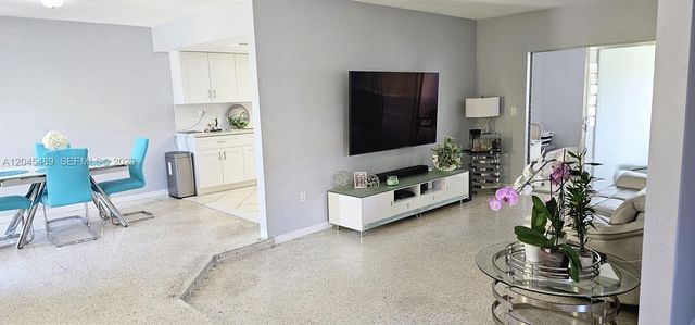 9721 SW 37th Ter 9723, Miami, FL 33165