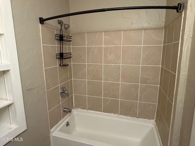 1054 Scott Street, Maumee, OH 43537