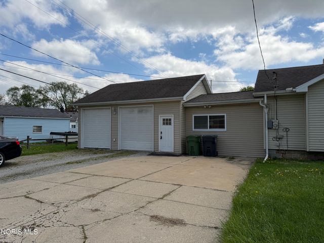 1054 Scott Street, Maumee, OH 43537