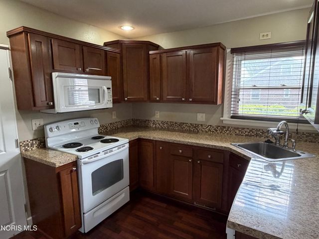 1054 Scott Street, Maumee, OH 43537