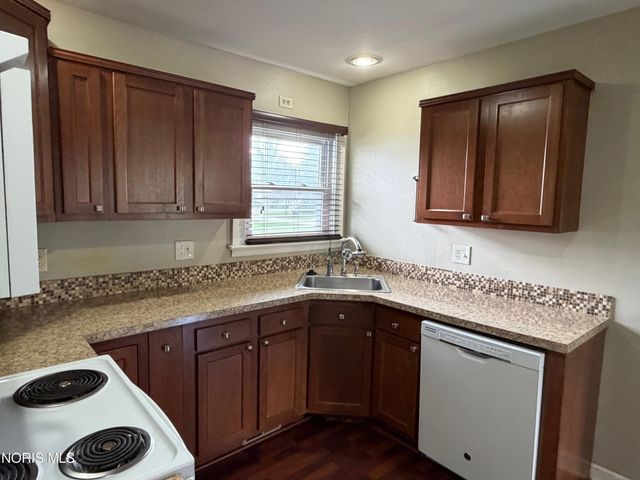 1054 Scott Street, Maumee, OH 43537