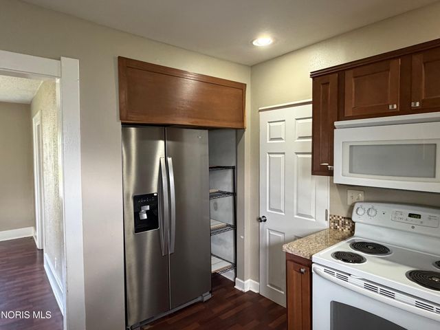 1054 Scott Street, Maumee, OH 43537