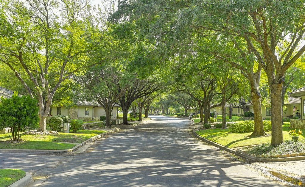 1800 Clubhouse Hill DR, Spicewood, TX 78669