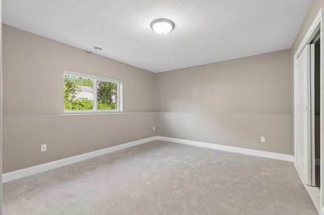 1880 Desoto Street N, Maplewood, MN 55117
