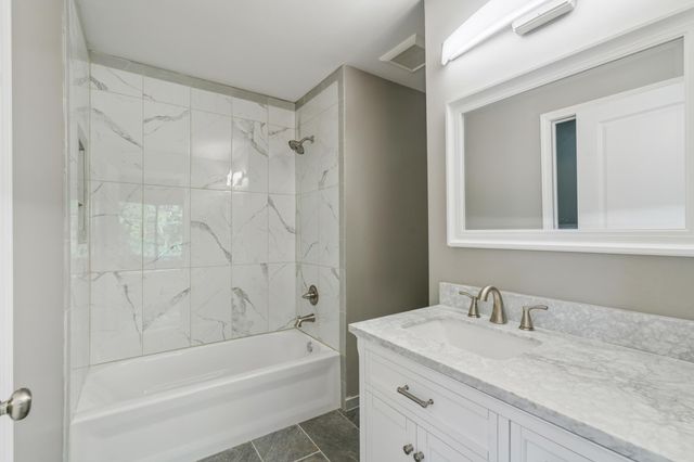 1880 Desoto Street N, Maplewood, MN 55117