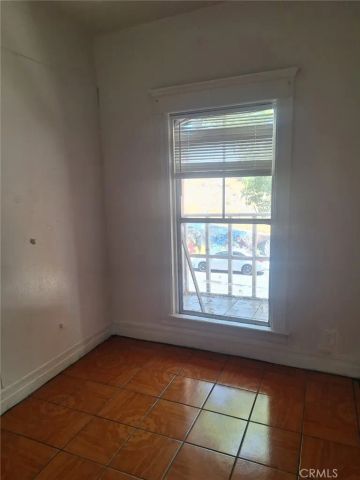 1943 Estrella, Los Angeles, CA 90007