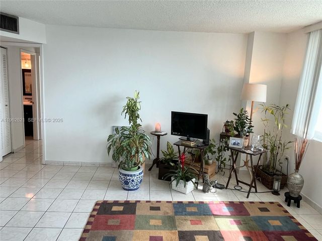 7135 Collins 533, Miami Beach, FL 33141