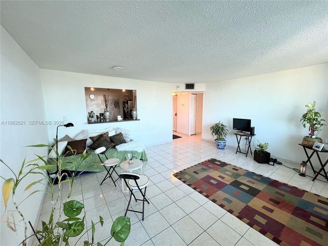 7135 Collins 533, Miami Beach, FL 33141
