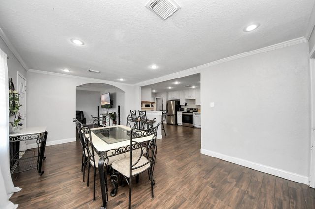 805 Armor Avenue, Pasadena, TX 77502